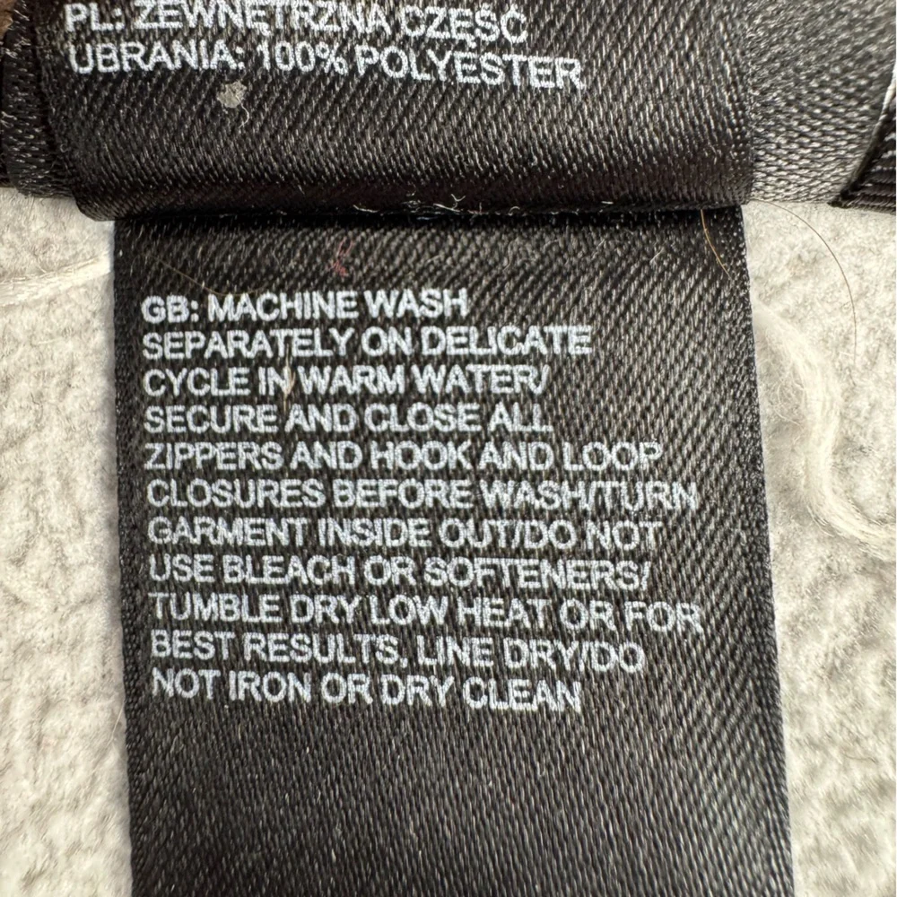 The North Face men’s Gray and Black Logo lightweight 1/4 zip Fleece